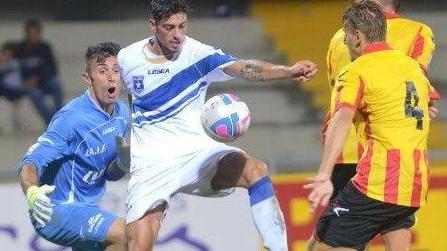Il tecnico Maurizi a rischio prova a far punti col 3-4-3