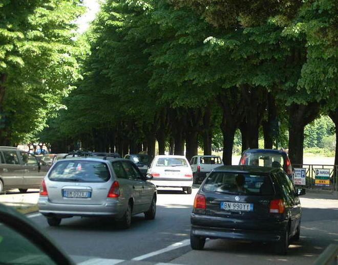 Sosta, in viale Del Prete abbonamenti a 100 euro 