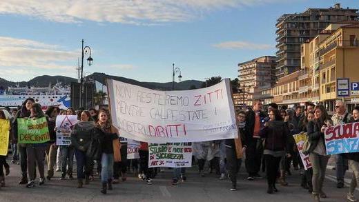 Foresi, la rabbia degli studenti per le sedi scolastiche fatiscenti