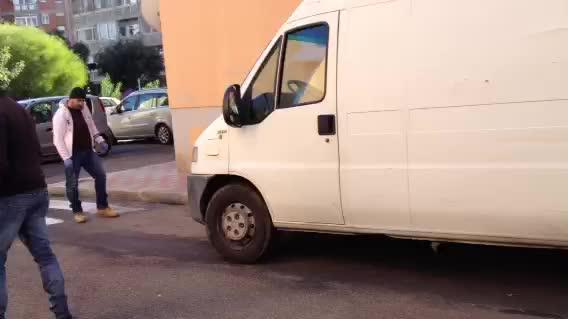 Cagliari, furgone non si ferma all’alt, la polizia apre il fuoco