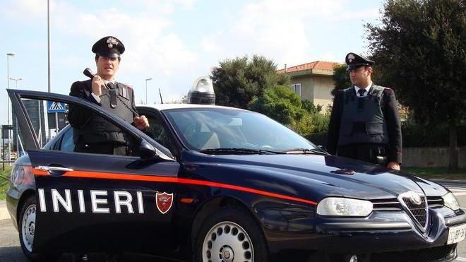 Buttano la droga nel wc, arrestati