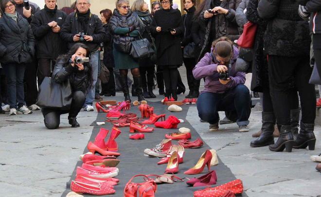 L’omaggio alle vittime della violenza 