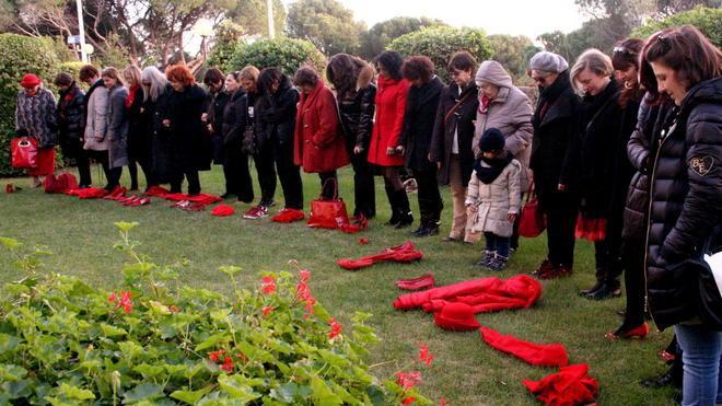 “Scarpe rosse”, no al femminicidio