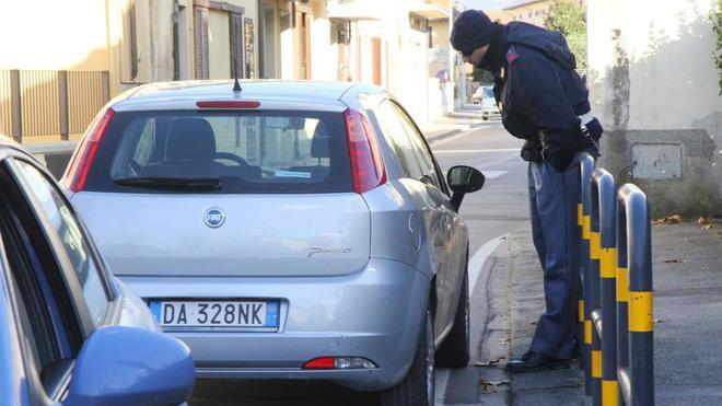 Caccia all’uomo a Tavola, banditi in fuga abbandonano l’auto