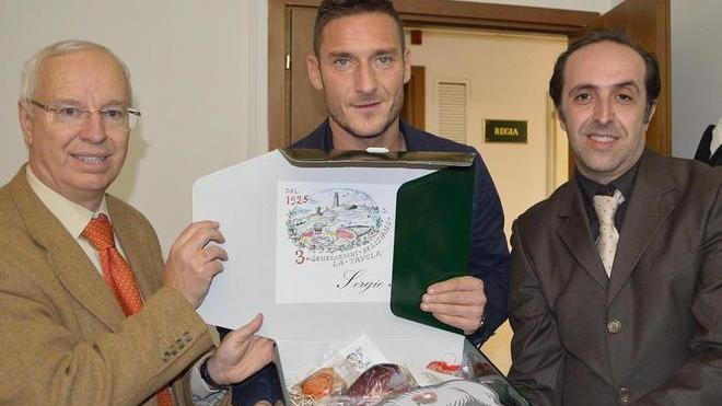 Un tartufo di San Miniato in dono a Francesco Totti