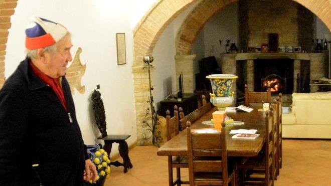Terrore in villa: ostaggi della violenza dei banditi