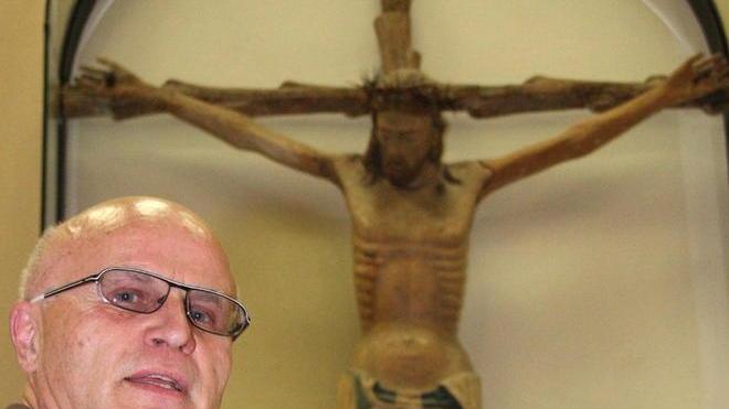 Caccia al vandalo che odia i crocifissi