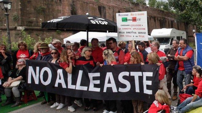 Balneari spaccati in due E le aste sono più vicine