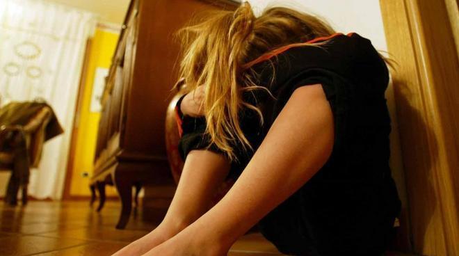 Barista denuncia per stalking l’ex marito che la segue al lavoro