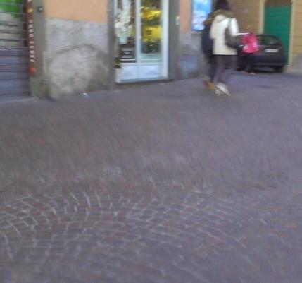 Via Fillungo, rischi per gli avvallamenti nel tratto iniziale
