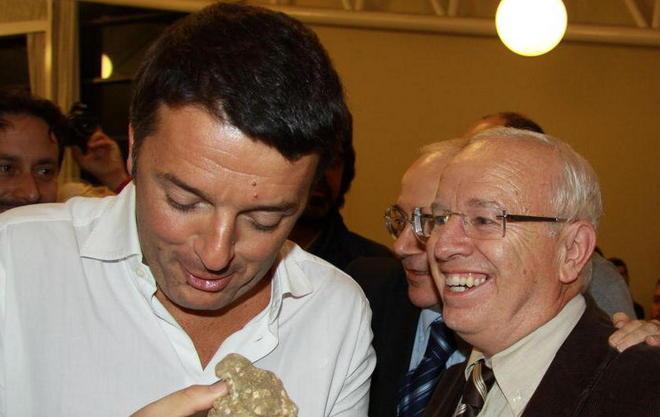Renzi: «Senti che bel profumo!» 