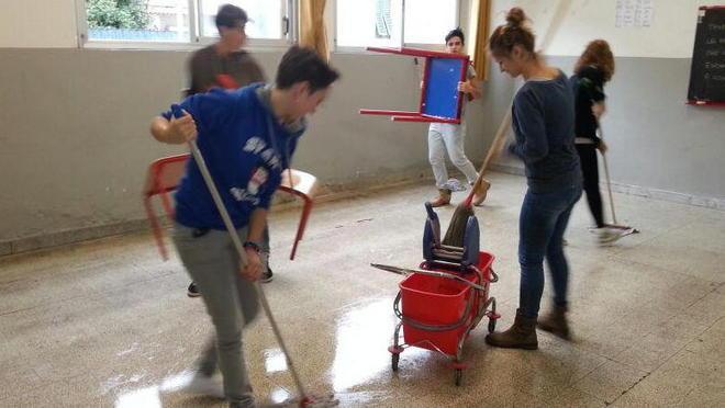 Scuola sporca e luci non a norma Protestano gli studenti al geometri 