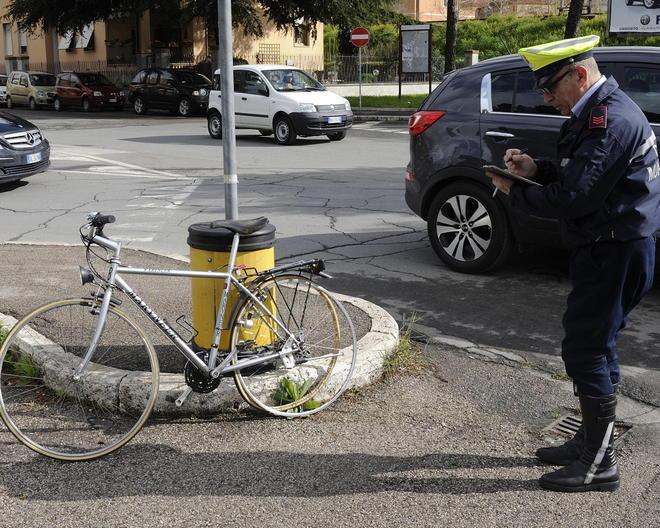 Tre ciclisti feriti in due diversi incidenti stradali a Fucecchio 