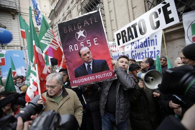 Anche i pratesi a Roma da Berlusconi: due pullman e uno striscione 