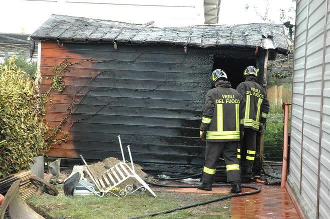 In un incendio morti un cane e animali da cortile 