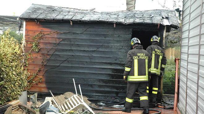 In un incendio morti un cane e animali da cortile