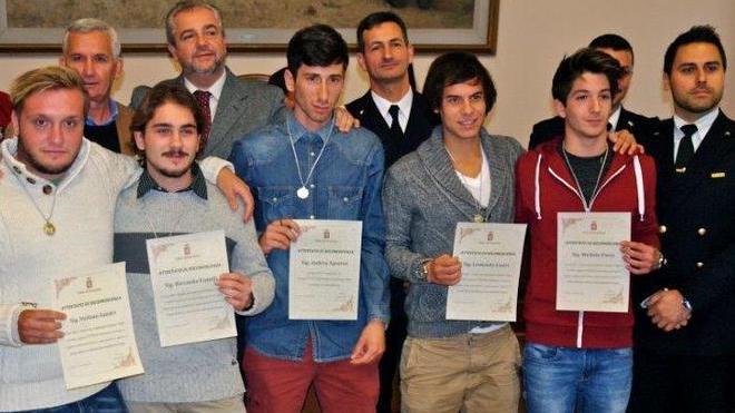 Un premio ai cinque “bagnini dell’anno”