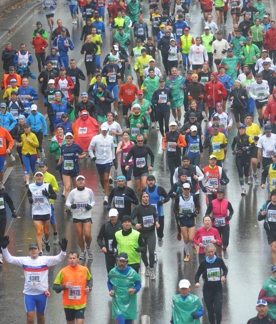 In centro c’è la maratona il bus “scarica” i passeggeri 