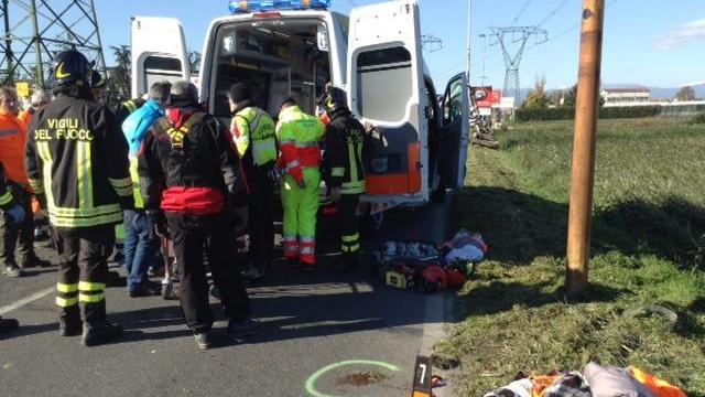 Prato, operaio travolto dal furgone mentre regola il traffico
