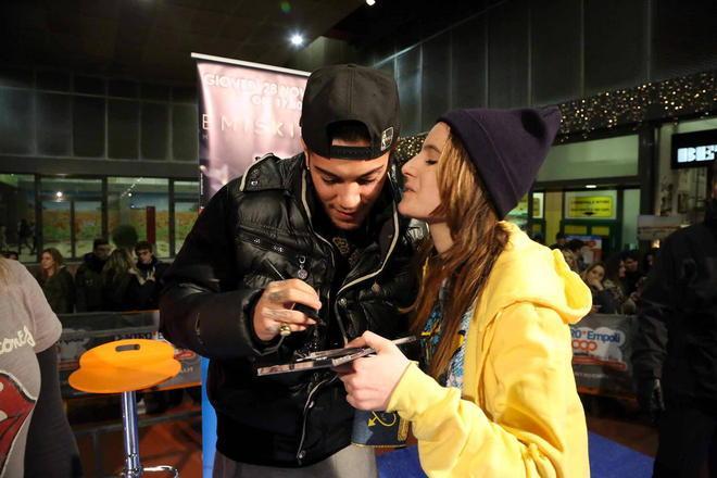 Un’ondata di entusiasmo: tutti pazzi per Emis Killa 