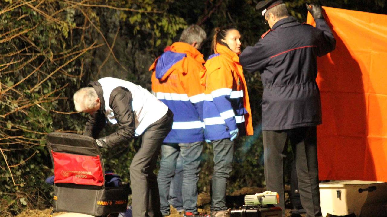 Prato, "Tra le zolle ho visto spuntare un piede" - LE FOTO - IL VIDEO