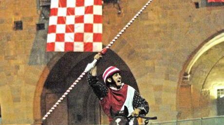 In 50 per farsi “battezzare” con i colori del Grifone