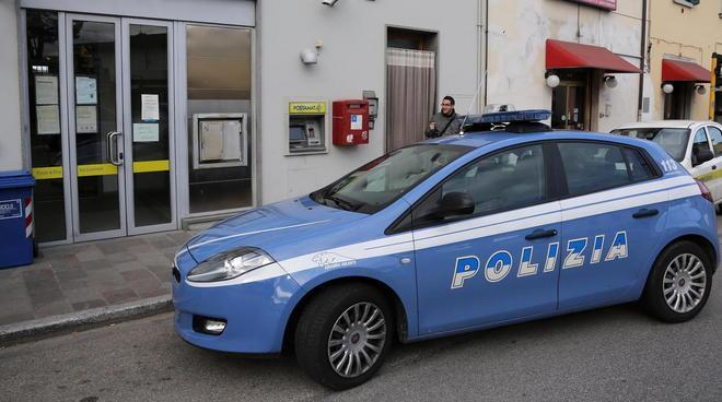 Trincetto alla gola di una cliente secondo colpo in 15 giorni alle Poste 