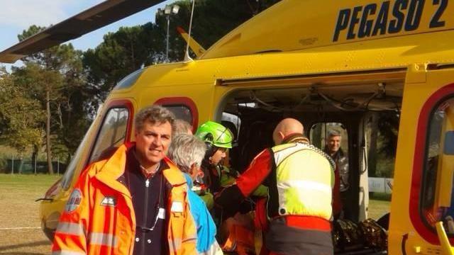 Artigiano si ferisce gravemente a una mano