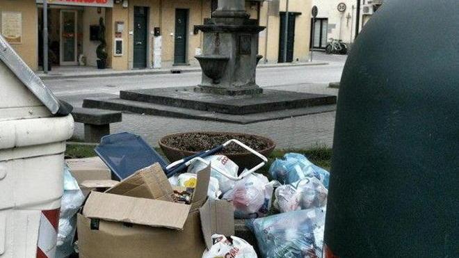 Strade invase dalla spazzatura