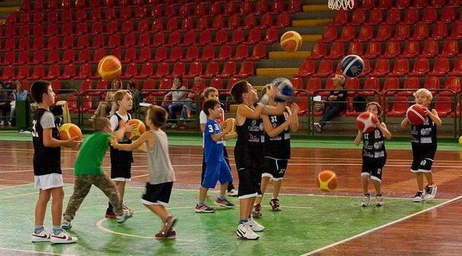 I bambini del minibasket invitati alla sfida Arcanthea - Omegna
