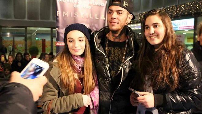 L’ondata d’entusiasmo del popolo di Emis Killa