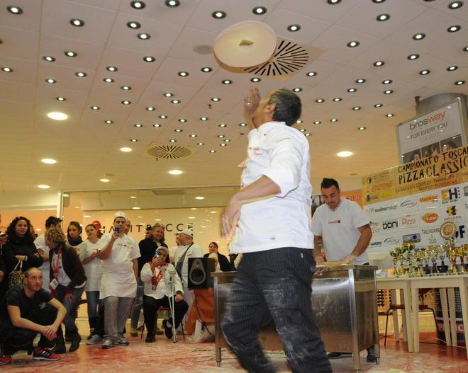 Gara tra pizzaioli, ecco chi sono i migliori secondo la giuria 