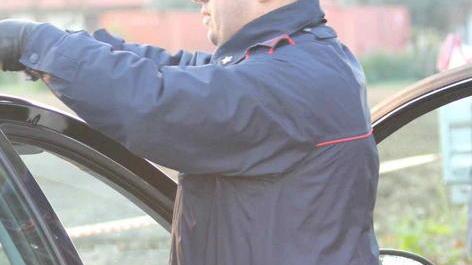 Indagini sulla morte di un pensionato trovato in un cortile