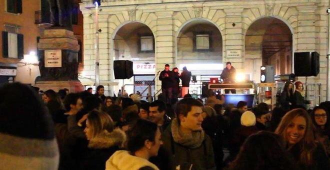 Movida silenziata con le cuffie wifi 