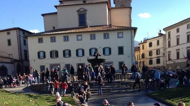 Girotondo per festeggiare la Toscana