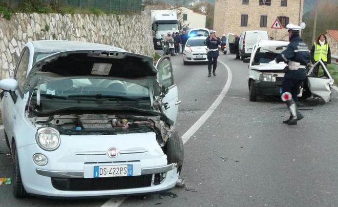 Due ferite gravi nello scontro frontale