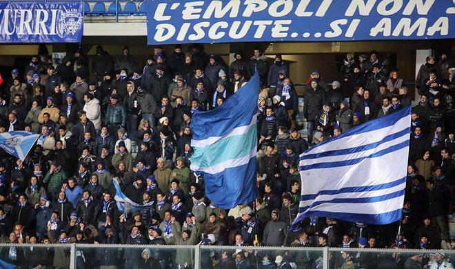 Tafferugli fra le tifoserie a fine partita 