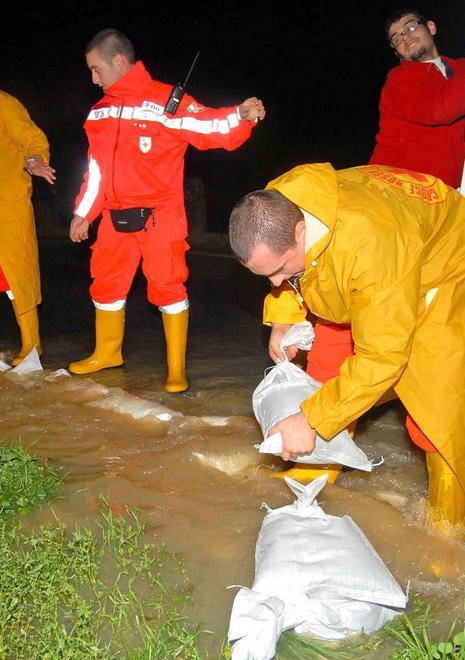 Dimezzate i dirigenti e assumete operai per la manutenzione 