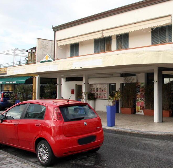 Terrazza sfrattata dall’ex Incanto 