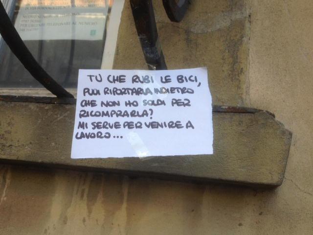 Gli rubano la bici, scrive un messaggio al ladro 