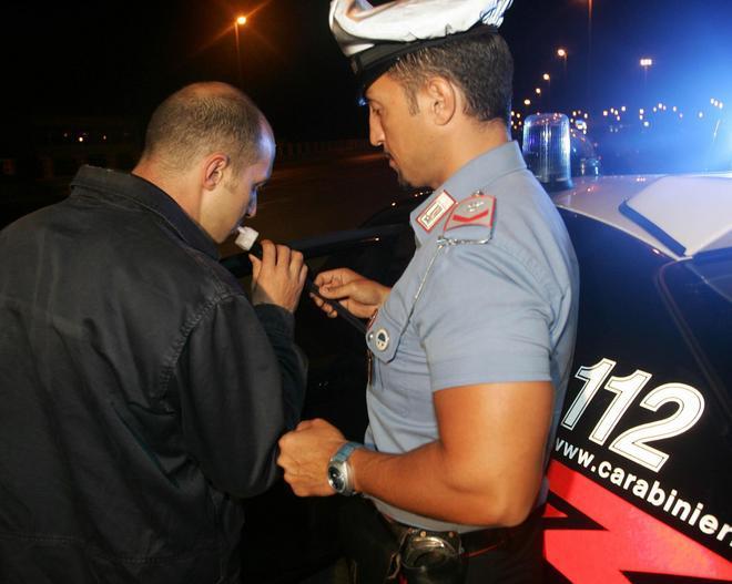 Ausiliario del traffico nei guai per guida in stato di ebbrezza 