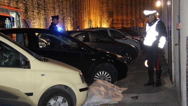Si getta dal terzo piano e muore sul colpo in via dei Sassoli