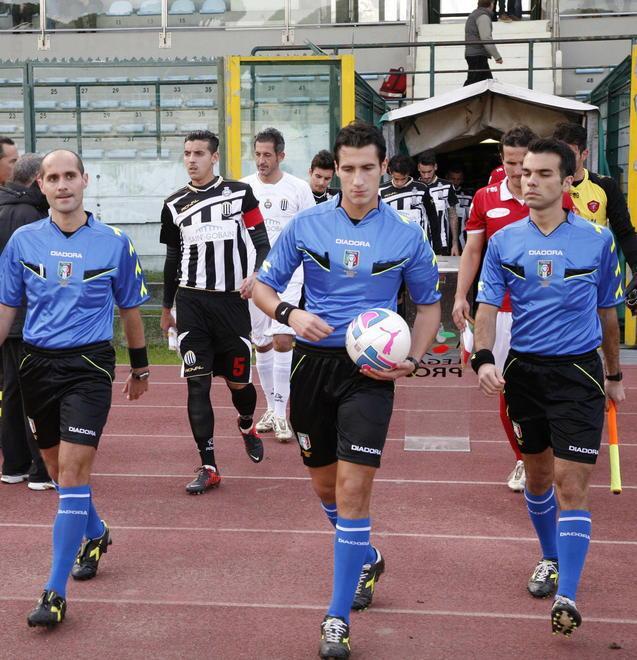 Docce in tilt: la terna va al Palasport