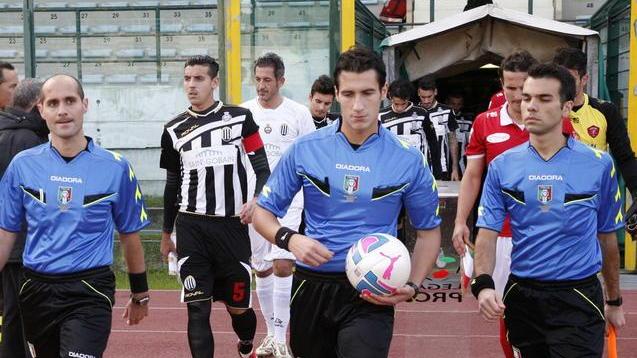 Docce in tilt: la terna va al Palasport