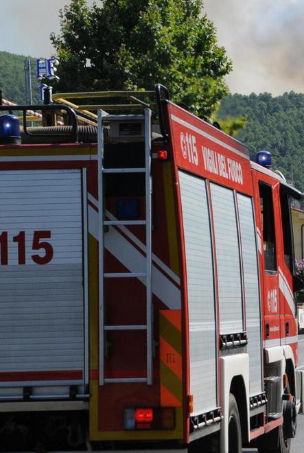 Le raffiche scoperchiano un capannone