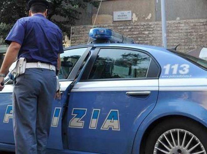 Rubano la cassa al locale dei kebab 