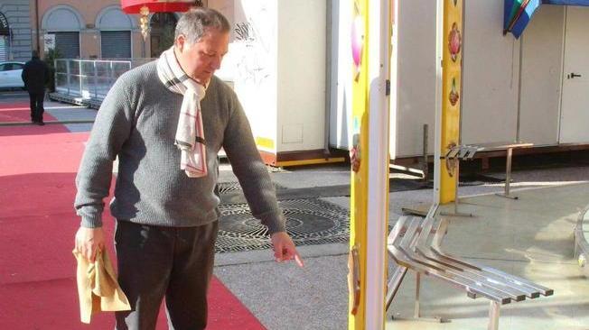 Vandali nel parco giostre di piazza della Repubblica