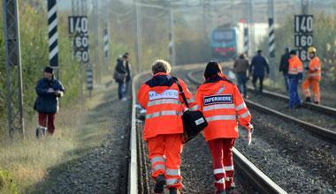 Si getta sotto un treno a Pontedera 