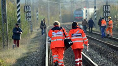 Si getta sotto un treno a Pontedera