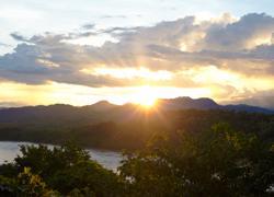 Piombinese rischia grosso per una foto in Laos 